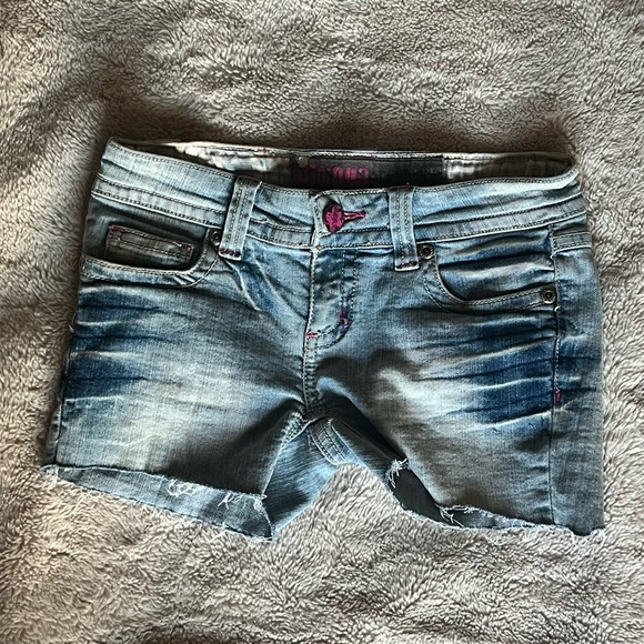 Y2K Bongo Shorts - Picture 2 of 4